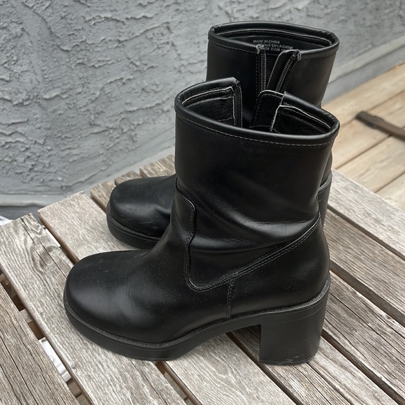 Urban Outfitters Boots - Picture 3 of 3